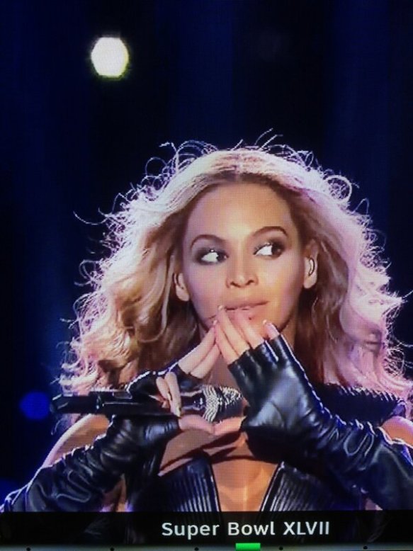 Beyoncé makes Illuminati symbol to her worshipers during her performance at the Superbowl.
